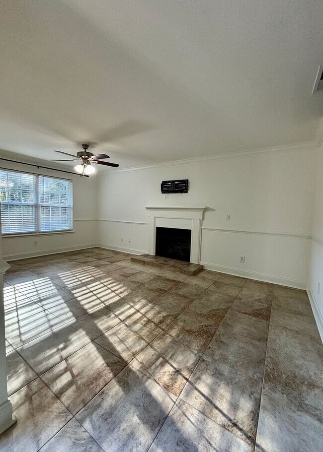 Foto del edificio - Available 1/10. Beautiful 3BR/3 BA Townhome Available in the Heart of Mt Pleasant!