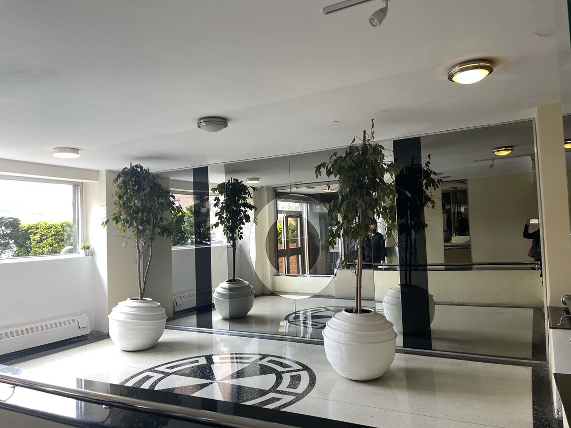 Foto principal - 1075 Sheepshead Bay Rd