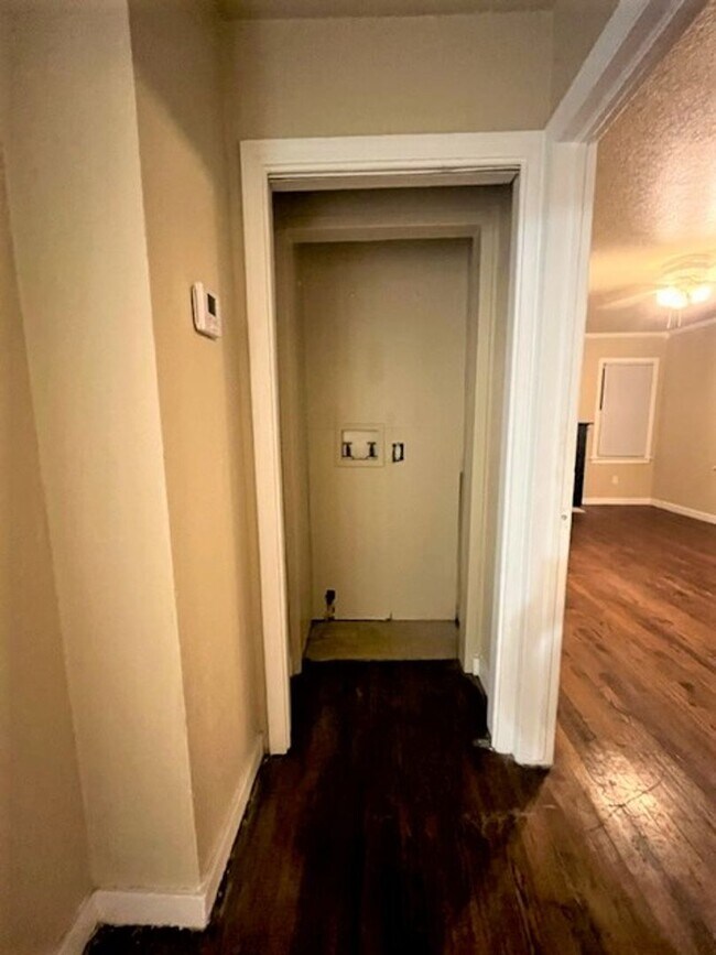 Foto del edificio - 1017 N Tabor Dr