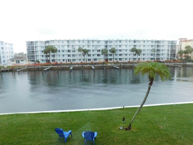 Building Photo - 125 Shore Ct