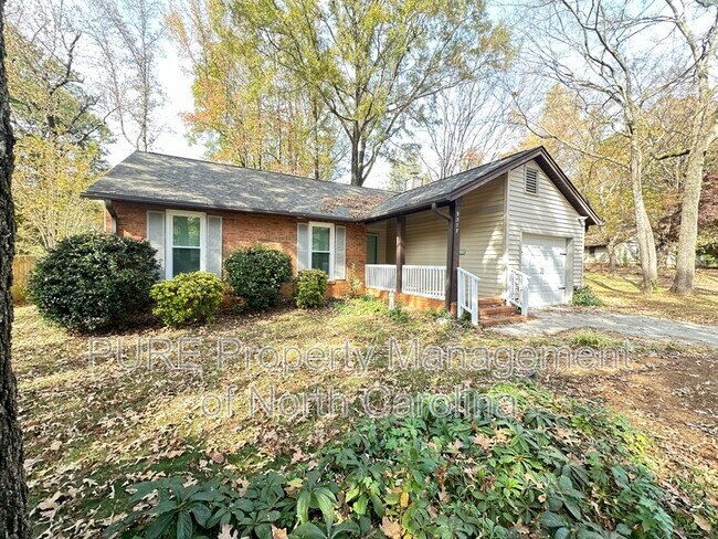 Foto del edificio - 9317 Knotty Pine Cir