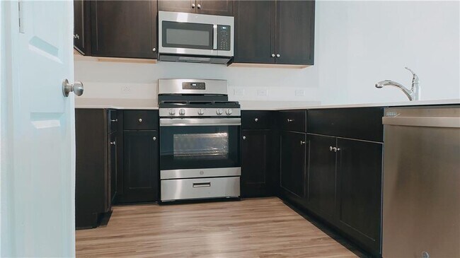 Foto del edificio - 7400 Tonka Ln