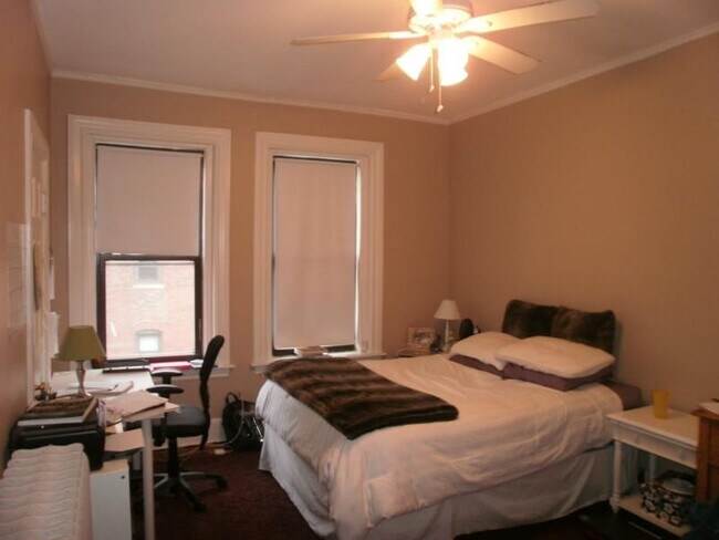 Building Photo - 842 Beacon St