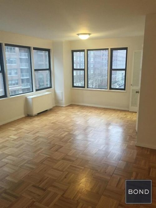 Foto del edificio - 355 E 72nd St