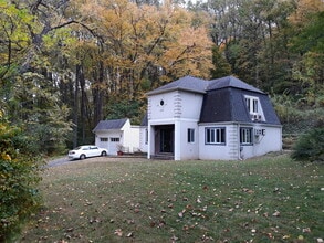 Building Photo - 26 Hollis Ln