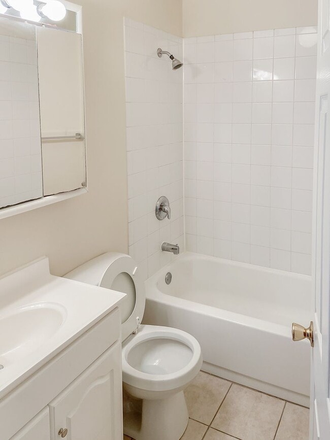 Building Photo - 2519 N Lincoln Ave