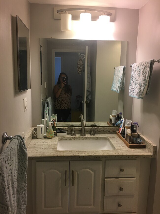 Baño - 2001 Hamilton St