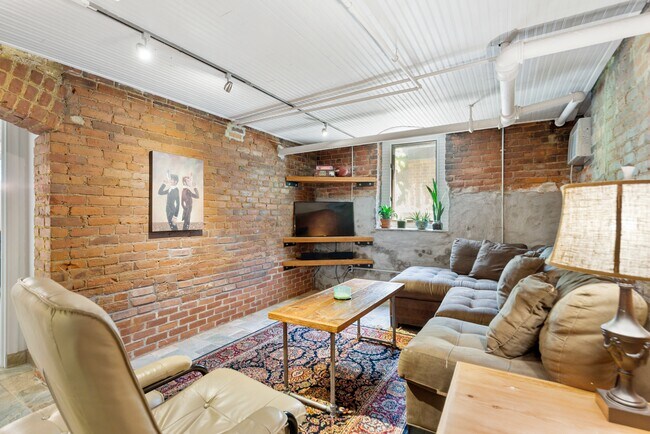 Building Photo - 300 Marshall Ave