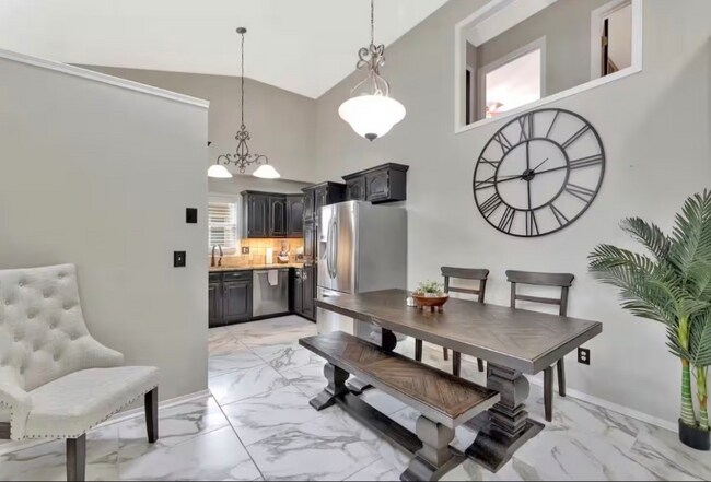 Building Photo - 10106 W Jamesburg St