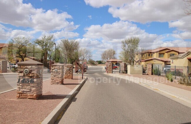Foto del edificio - 1456 E 9th St