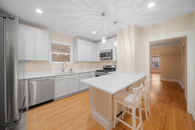 Foto del edificio - 5717 N McVicker Ave