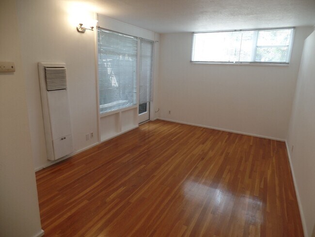 Building Photo - 2901 Claremont Ave