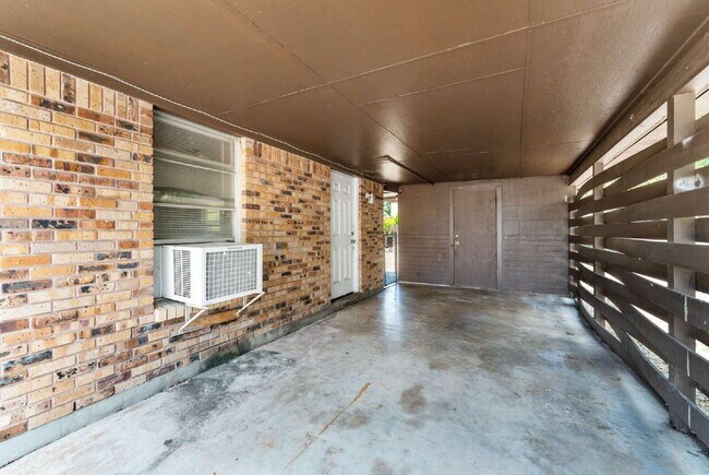 Foto del edificio - 218 E Villaret Blvd