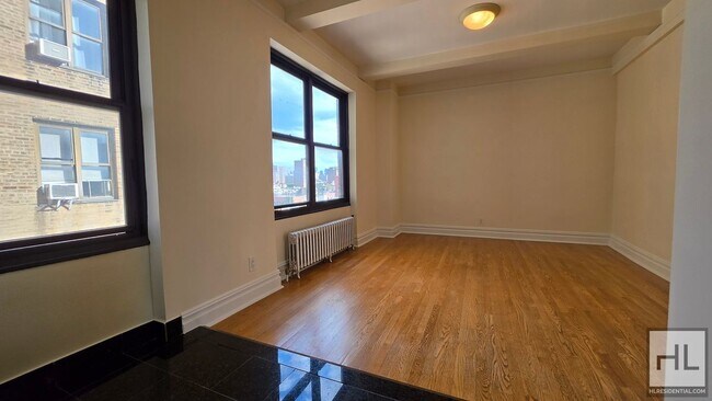 Building Photo - Sunlit 8th-Floor 1-Bed with Skyline Views in East Village