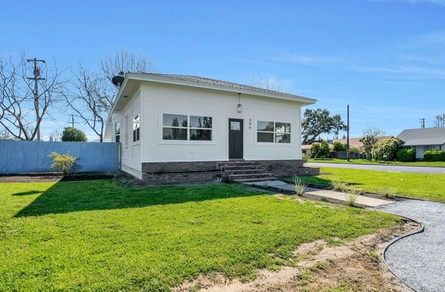 Building Photo - 406 Sierra Ave
