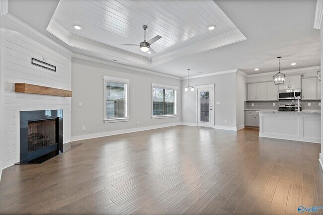 Foto del edificio - 14741 Greenleaf Dr
