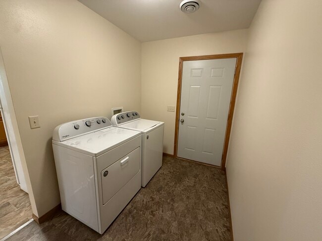 Building Photo - 3012 Timber Ter