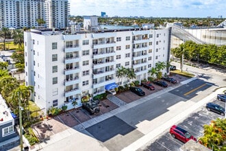 Building Photo - 2900 Banyan St
