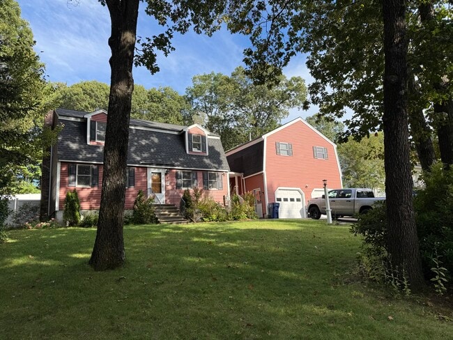 Building Photo - 2 Stonehedge Cir