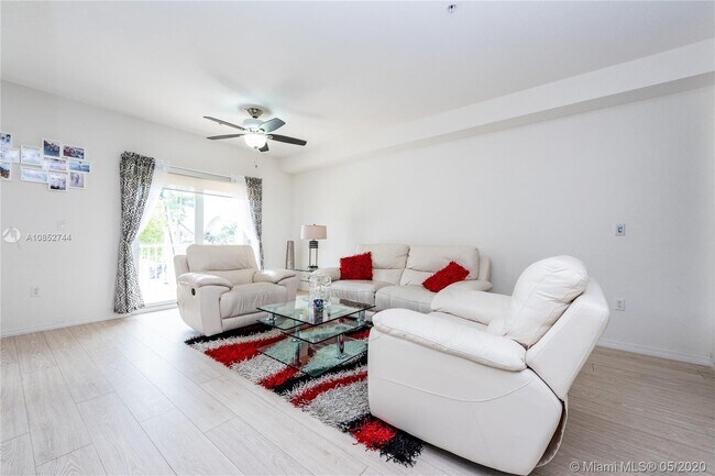 Foto del edificio - 8800 NW 107th Ct