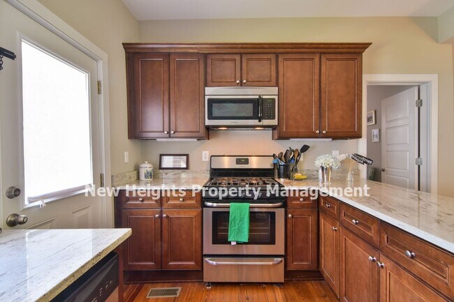 Building Photo - 94 San Souci St