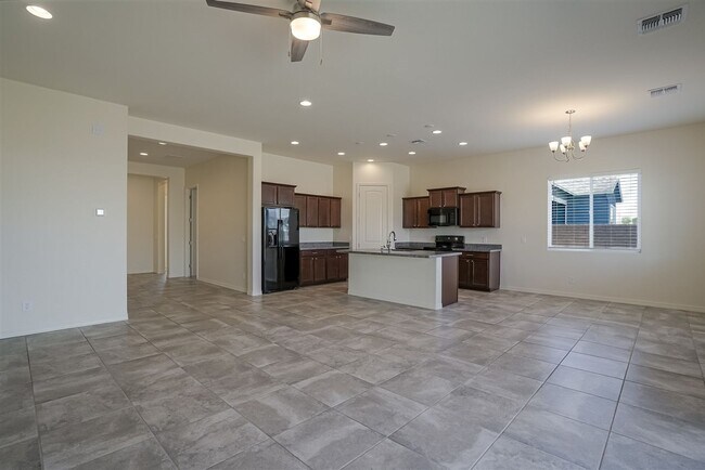 Foto del edificio - Large floorplan 3 bedroom, 2 bathroom home in Deep Well Ranch - Westwood Community, Prescott