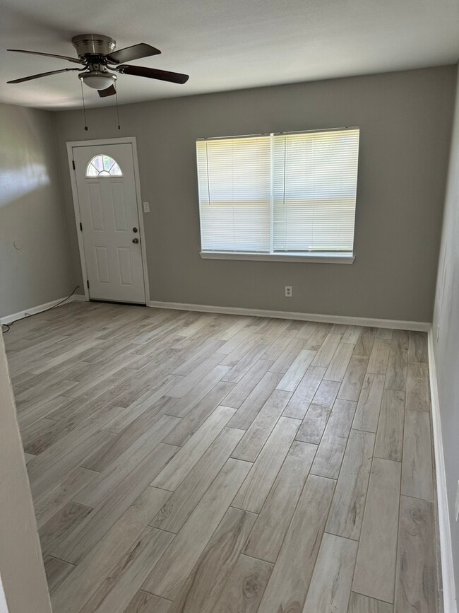 Building Photo - 5207 Lee Dr