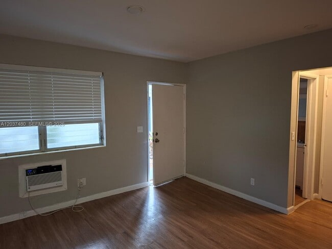 Building Photo - 13035 Emerald Dr