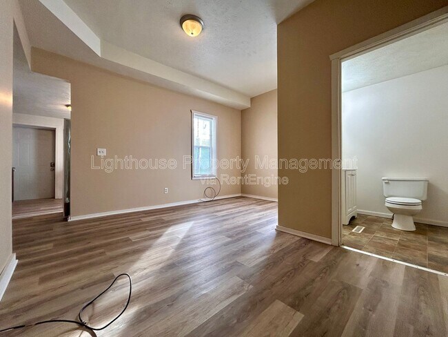 Foto del edificio - 514 E Center St