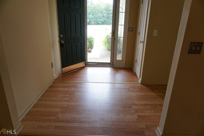 Building Photo - 494 Rosewood Cir