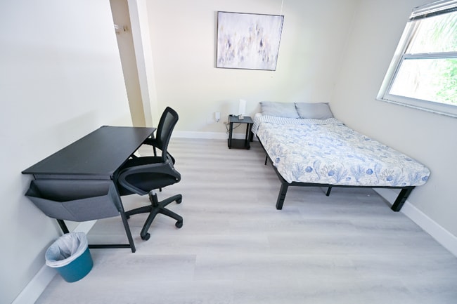 Building Photo - 2370 Leon Ave