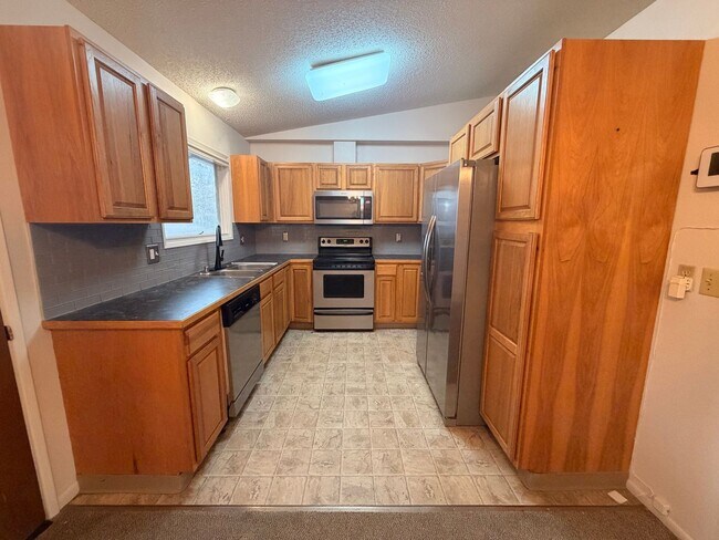 Foto del edificio - A beautiful and spacious (4) Bedroom home has what you need!