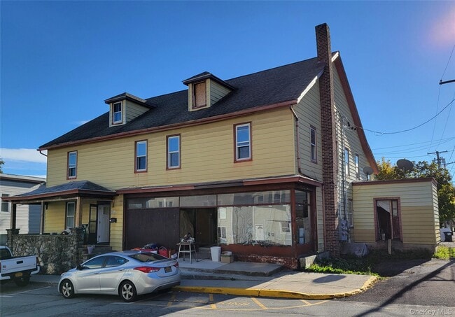 Building Photo - 204 Main St
