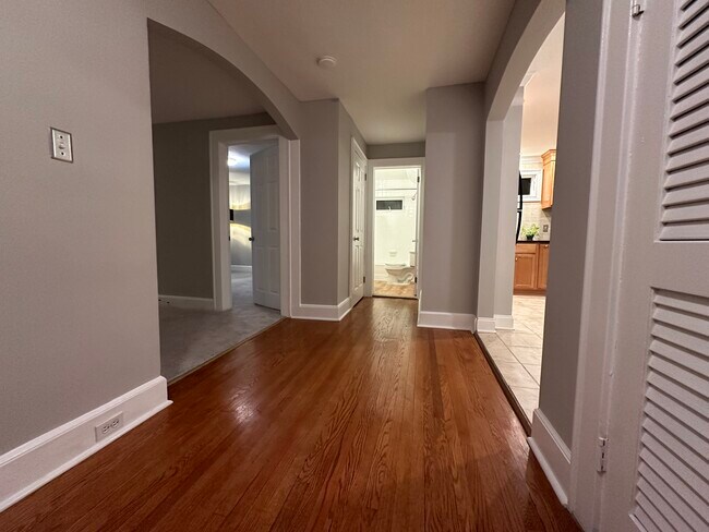 Foto del edificio - 213 Pompton Ave