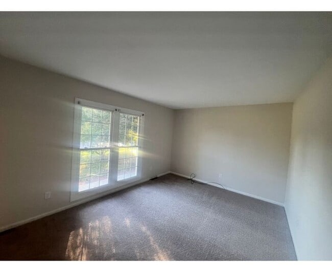 Building Photo - Brick one level home, Live Oak Tree, 3-4 bedrooms, fenced yard, deck.