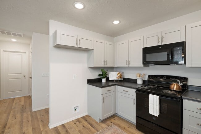Building Photo - 3 Bedroom Duplex - Republic MO