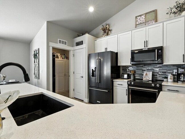 Building Photo - 5618 Makalu Dr