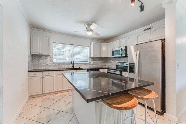 Foto del edificio - 3520 W Price Ave