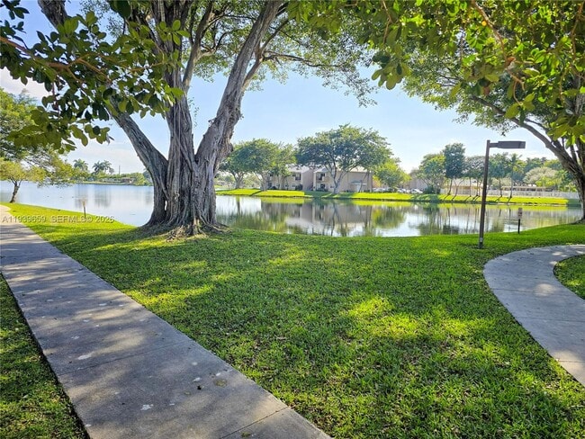 Foto del edificio - 2331 NW 96th Terrace