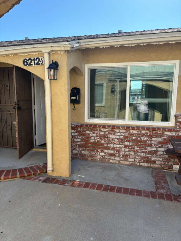 6212 Specht Ave Unit 1/2, Bell Gardens, CA 90201 Room for Rent in