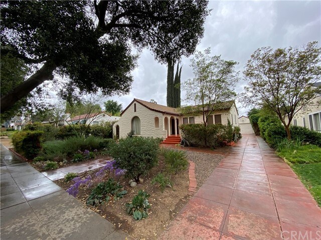 Building Photo - 706 S Buena Vista St