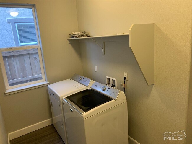 Building Photo - 1109 Silver Coyote Dr