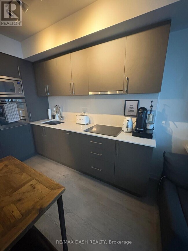 Photo du bâtiment - 27 Bathurst St