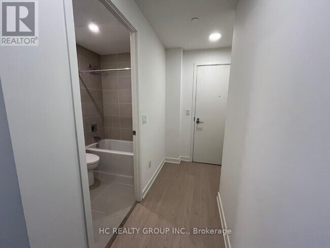 Building Photo - 65 Mutual St