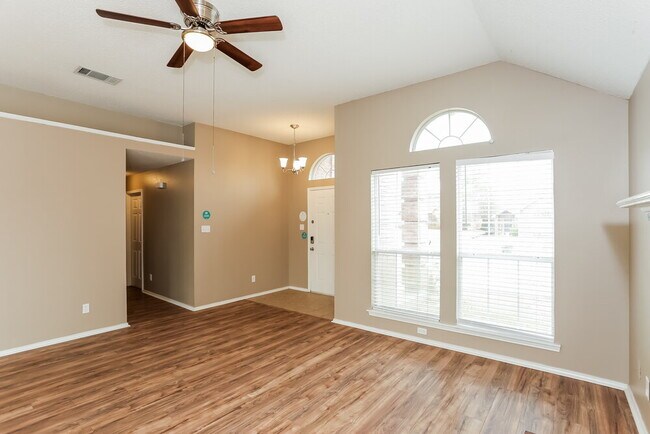 Foto del edificio - 1322 Riverview Ln