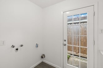 Building Photo - 16822 David Glen Dr