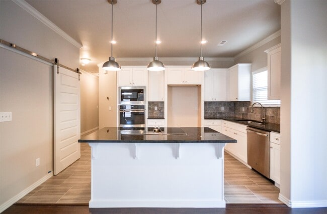 Photo - 635 N Keats Dr House