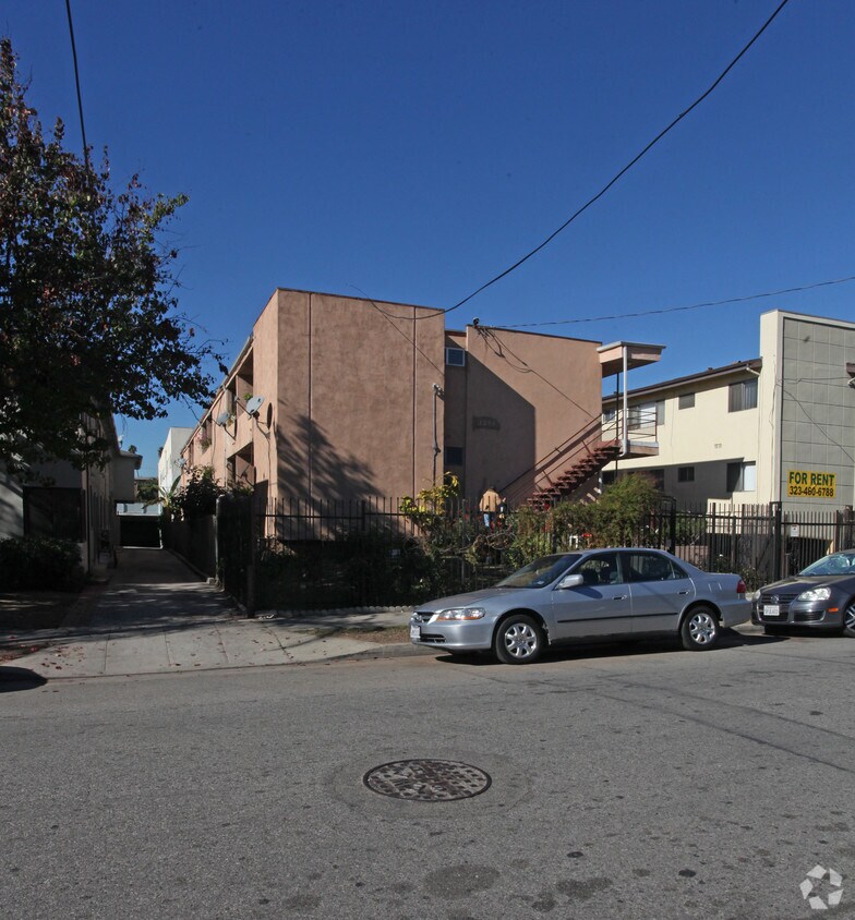 Building Photo - 1233 N New Hampshire Ave