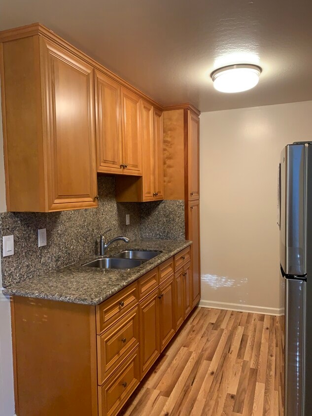 Kitchen - 1990 San Luis Ave