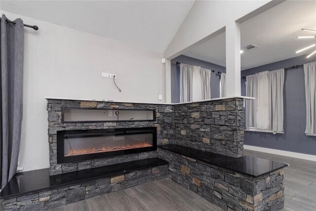 Building Photo - 4035 Almond Lake Dr